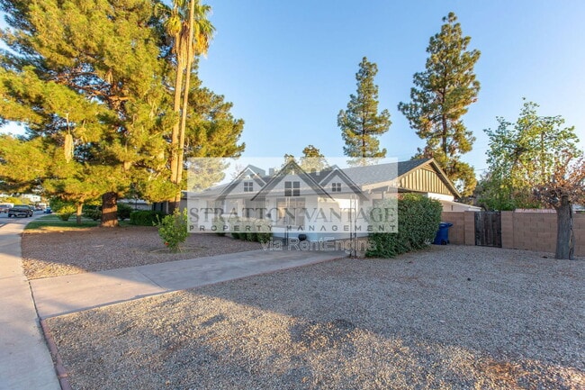 Photo - 111 E Manhatton Dr House