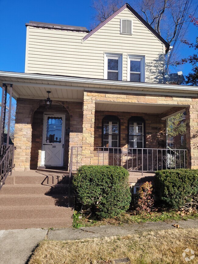 Lower Oakmont Apartments for Rent with Washer & Dryer Oakmont, PA 1