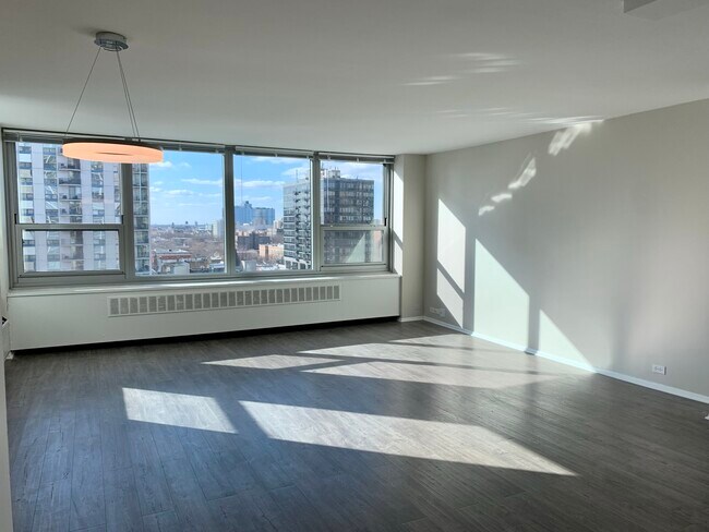 Foto del edificio - 1255 N Sandburg Ter