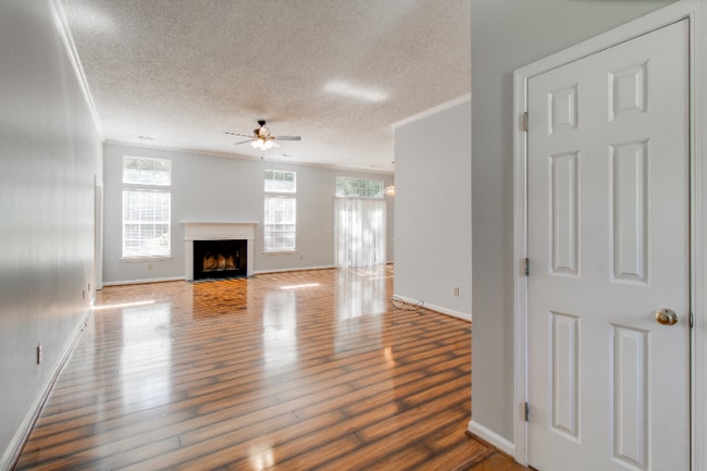 Building Photo - 201 Majestic Dr