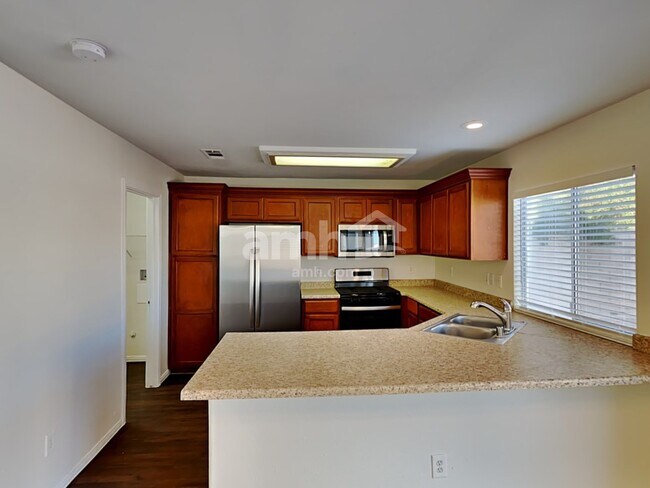 Foto del edificio - 8100 Kentshire Dr
