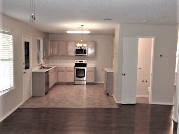 Foto del edificio - 2428 Cherry Drive