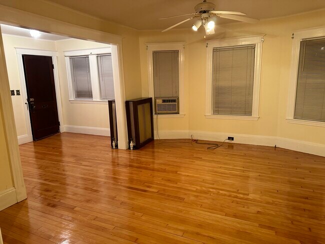 Foto del edificio - 158 Hillside Rd