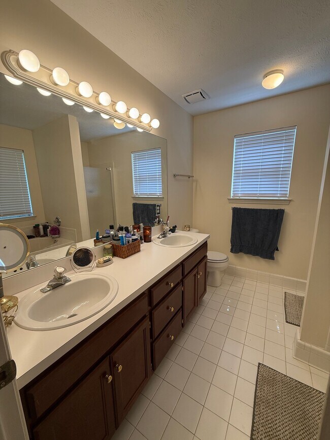 Foto del edificio - 1313 Brendale Ct