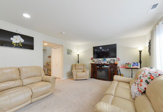 Foto del edificio - Beautiful 4 Bedroom + Den 2.5 Bath Home Pu...