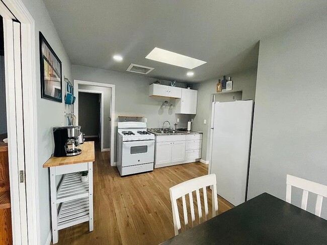 Building Photo - Cute House in Imperial Beach!