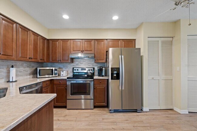 Building Photo - 5753 Avista Dr