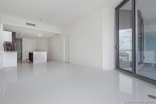 Foto del edificio - 851 NE 1st Ave