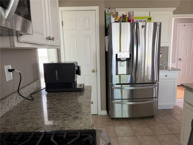 Foto del edificio - 7430 Newstead Dr