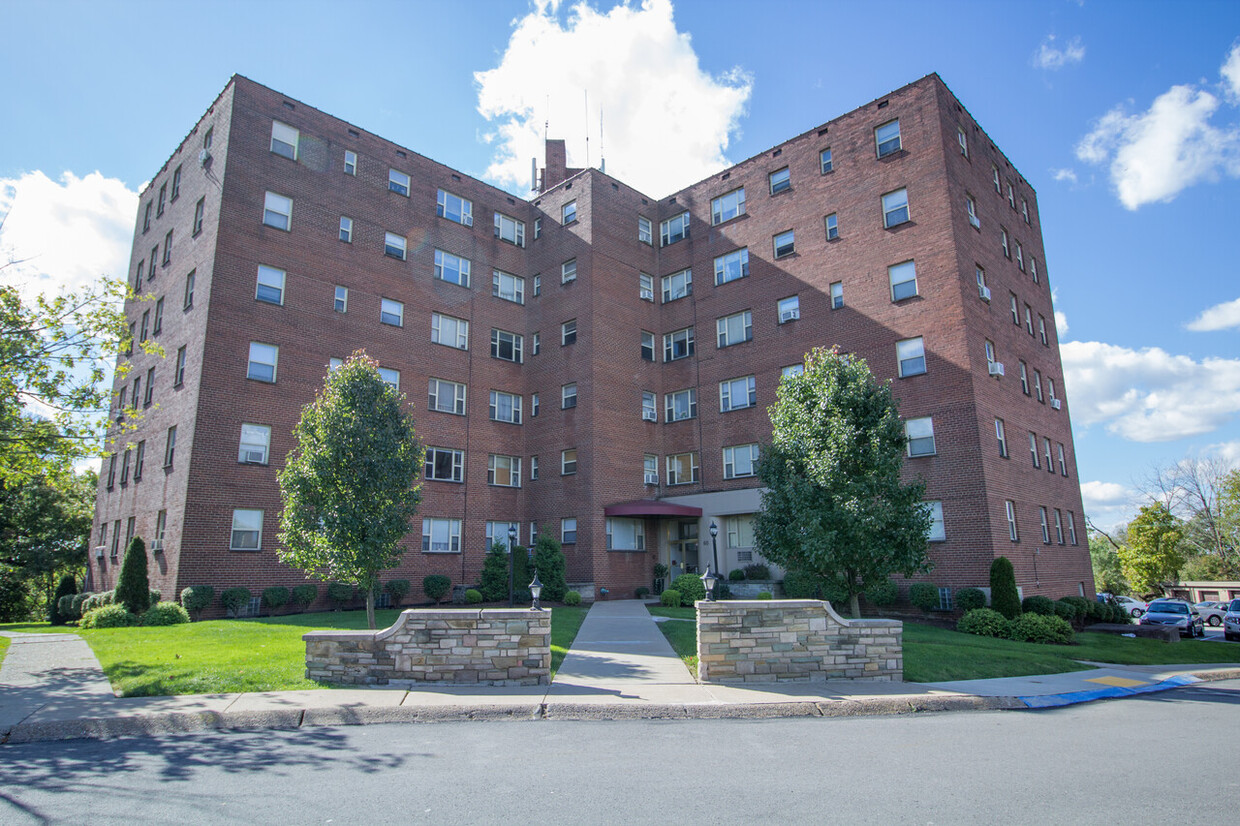 Building Photo - 60 Cloverleaf Towers