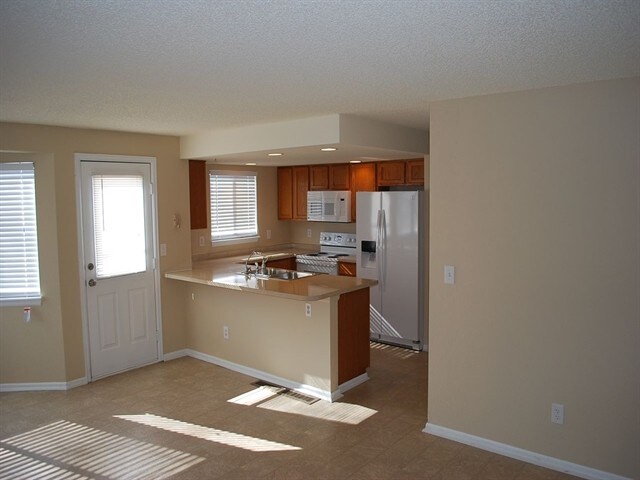Building Photo - 2428 Cherry Circle
