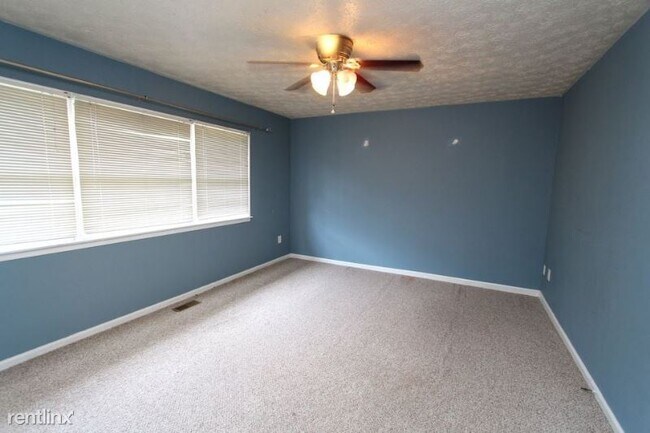 Building Photo - 3 br, 2.5 bath Townhome - 514 Oak Meadow Ln