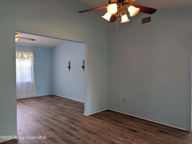 Building Photo - 510 Clifton Dr