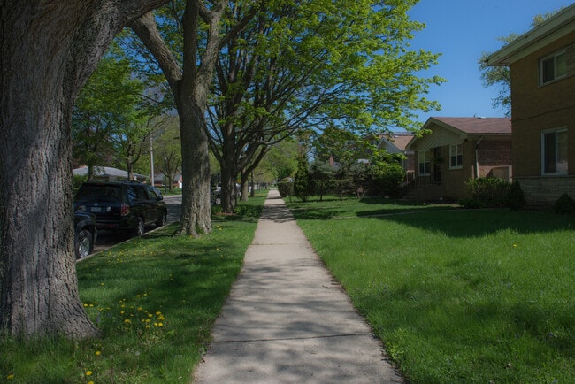 Building Photo - 1321 Pitner Ave