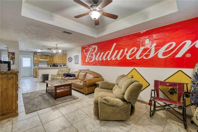 Building Photo - 901 Azalea Ct