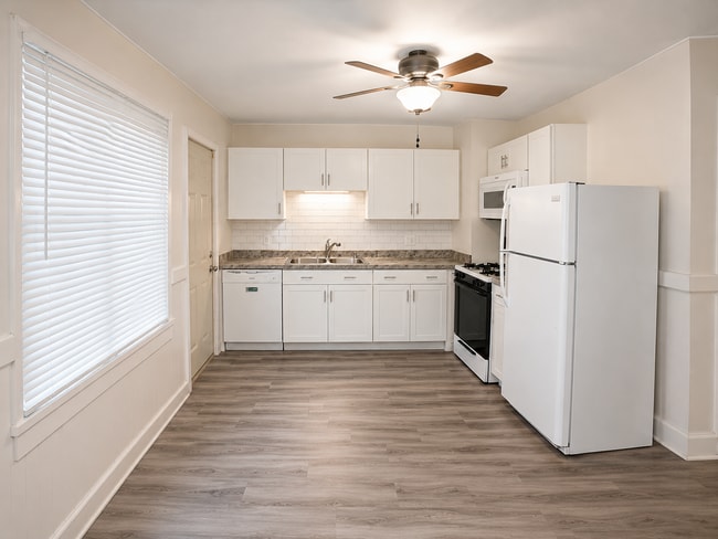 Building Photo - Cute & Cozy 2 Bedroom Home for Rent