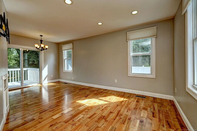 Foto del edificio - 64 Parker Terrace Ext