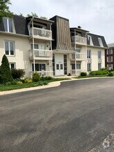 Building Photo - 10309 Circle Dr