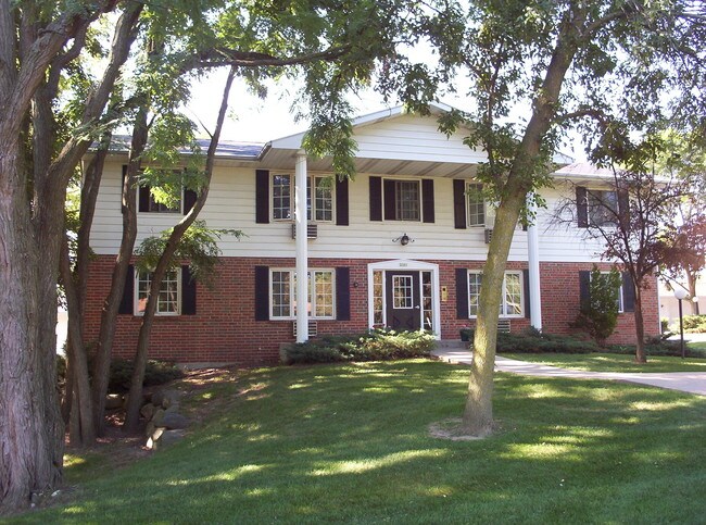 Building Photo - 2361 Chalet Gardens Rd