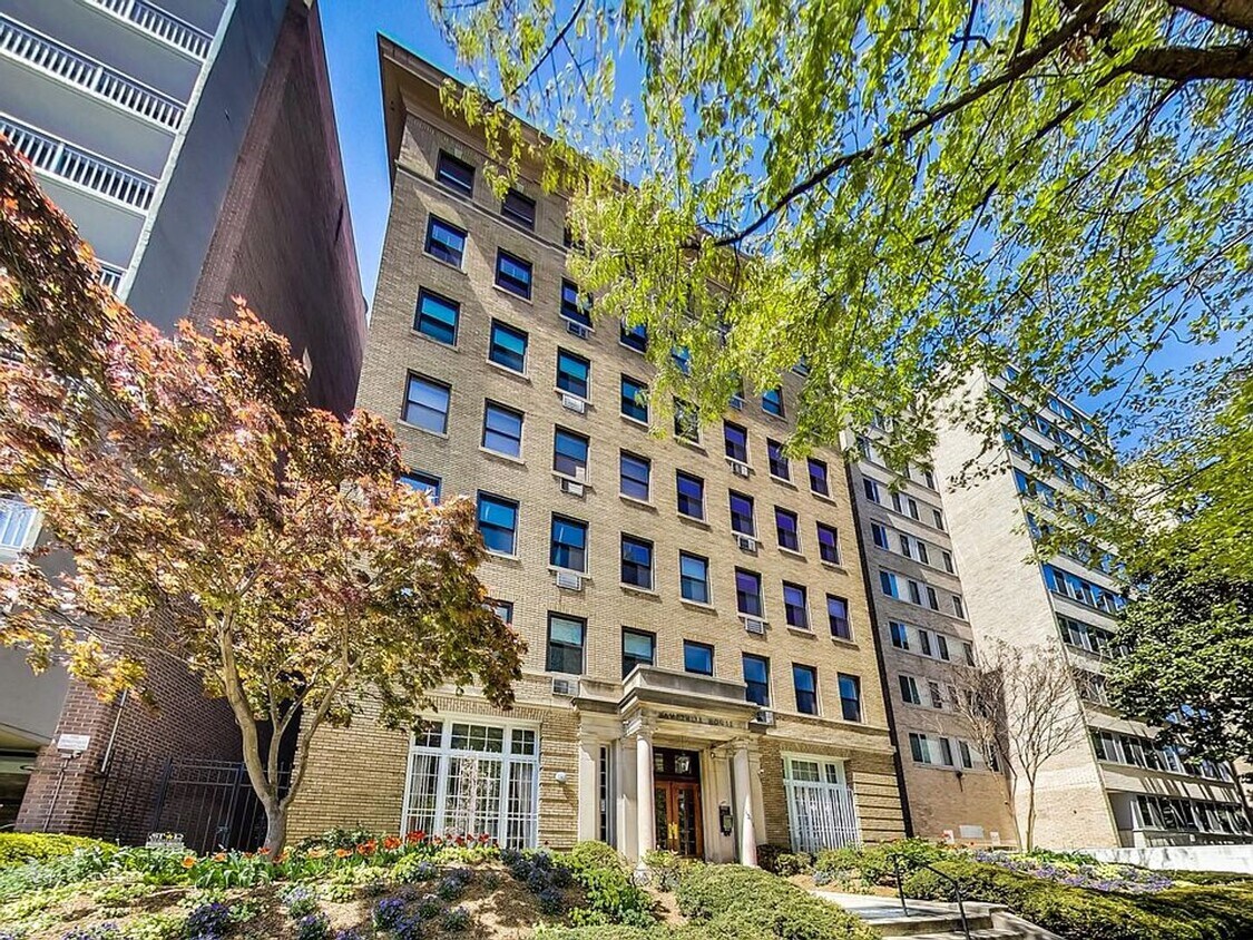 Primary Photo - West End Great Studio 2 blocks from Dupont...