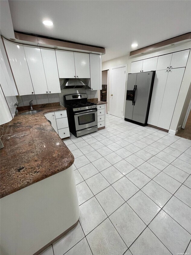 10 Lutz Dr, Valley Stream, NY 11580 House Rental in Valley Stream, NY