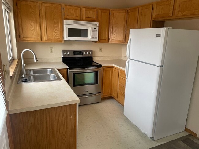 Foto del edificio - CHARMING 2BD RANCHER in SUNDOWN NEIGHBORHOOD - Security Deposit Waiver Available