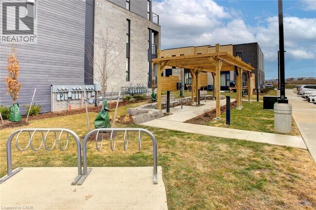 Building Photo - 261 Woodbine Ave