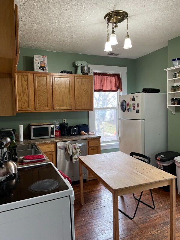 Building Photo - 462 King Ave