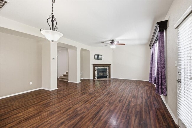 Foto del edificio - 515 Clover Flat Rd