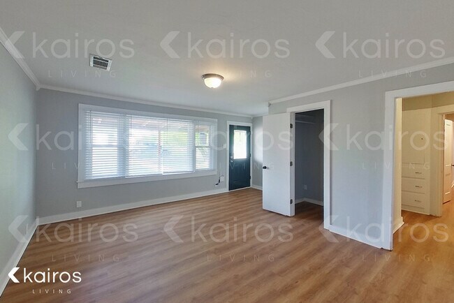 Foto del edificio - 4417 Brown Ave.