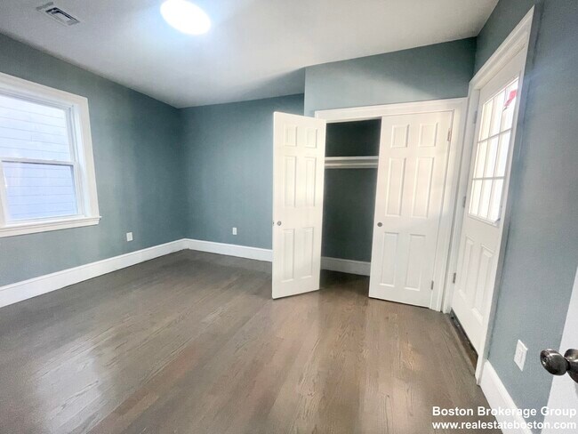 Building Photo - 4 Grafton St