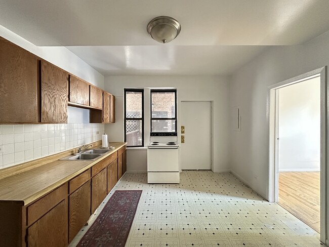 Building Photo - 3147 W Medill Ave