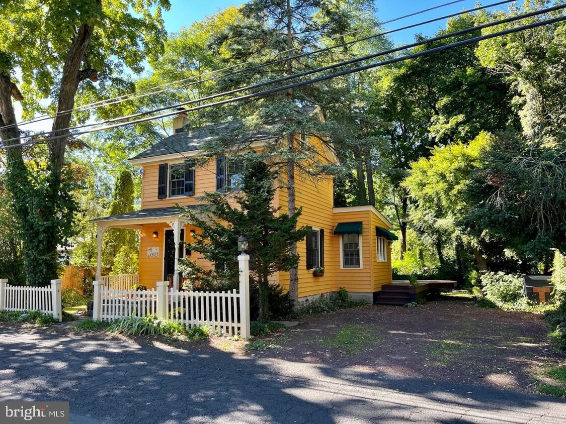 10 Letchworth Ave, Yardley, PA 19067 House Rental in Yardley, PA