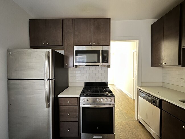 Foto del edificio - 2645 N Spaulding Ave