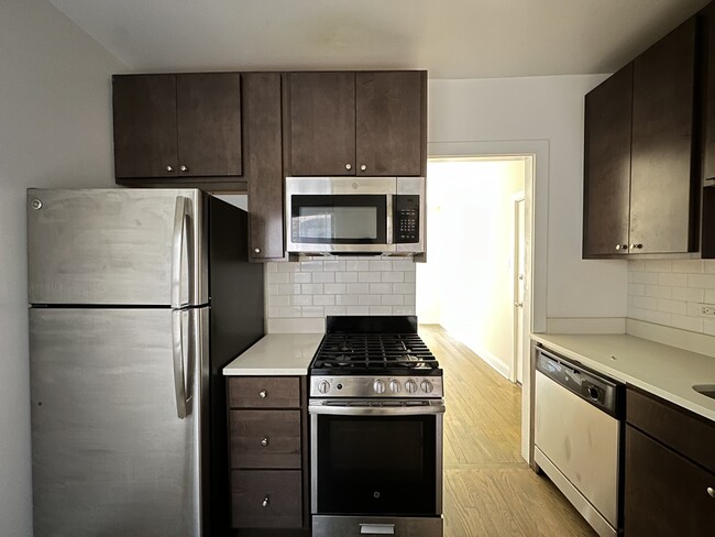 Building Photo - 2645 N Spaulding Ave