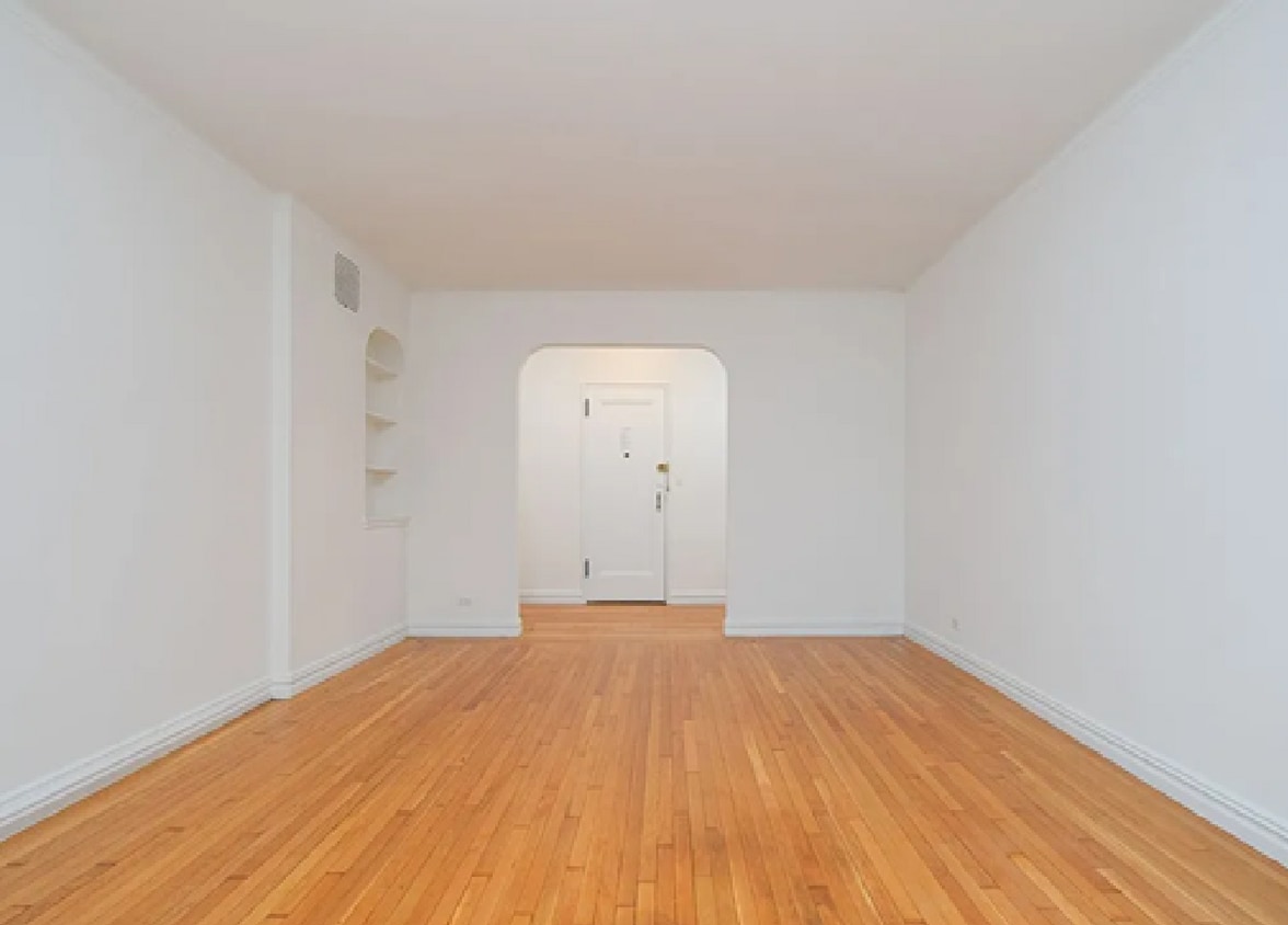 Primary Photo - Spacious 1 bedroom apartment For Rent
