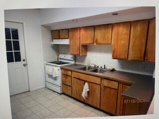 KITCHEN - 67 Schubert St
