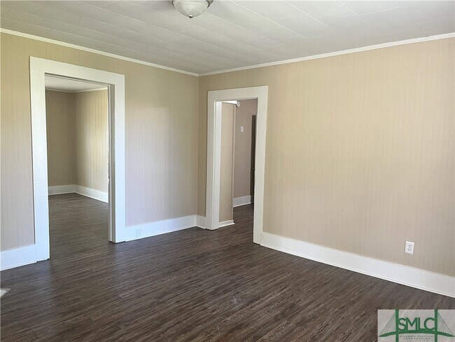 Foto del edificio - 119 N College St