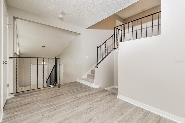 Foto del edificio - 2902 Ripplewood Dr