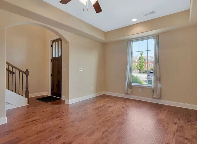 Foto del edificio - Three Master Suites - Super Location- Bell...