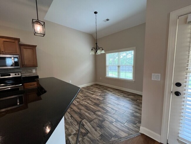 Foto del edificio - Renovated 4 Bedroom 2.5 Bath Home for Rent!