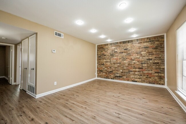Foto del edificio - 8941 Gaylord Dr