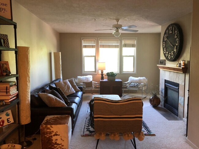 Foto del edificio - 202 Eagle Village - 1325 S Hwy