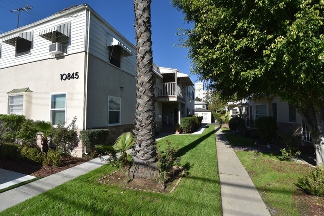 Foto del edificio - 10839 Moorpark St