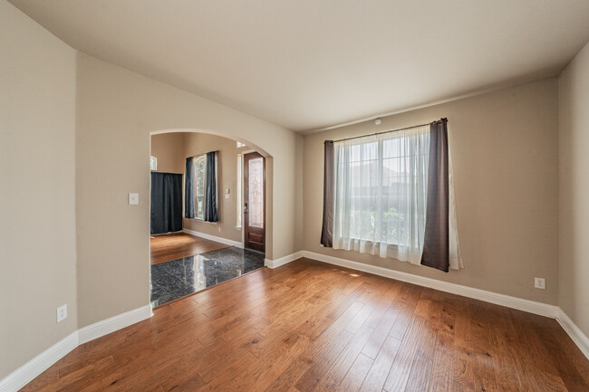 Foto del edificio - 1605 Buckhorn Dr