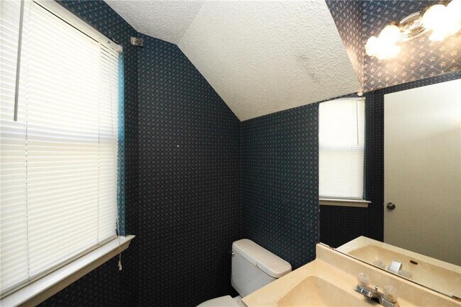 Foto del edificio - 12303 Deer Falls Dr