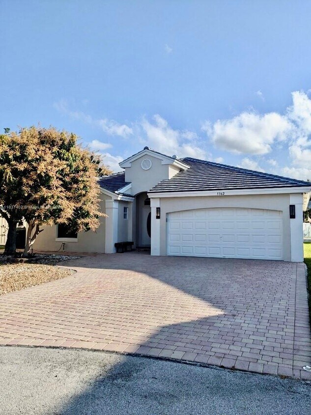 Foto principal - 5362 NW 55th Terrace