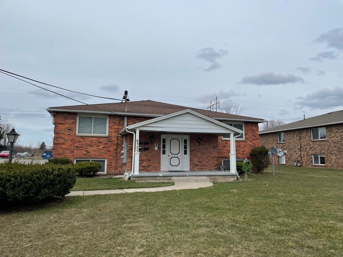 6335 Robinson Rd Unit 2, Lockport, NY 14094 6335 Robinson Rd Lockport