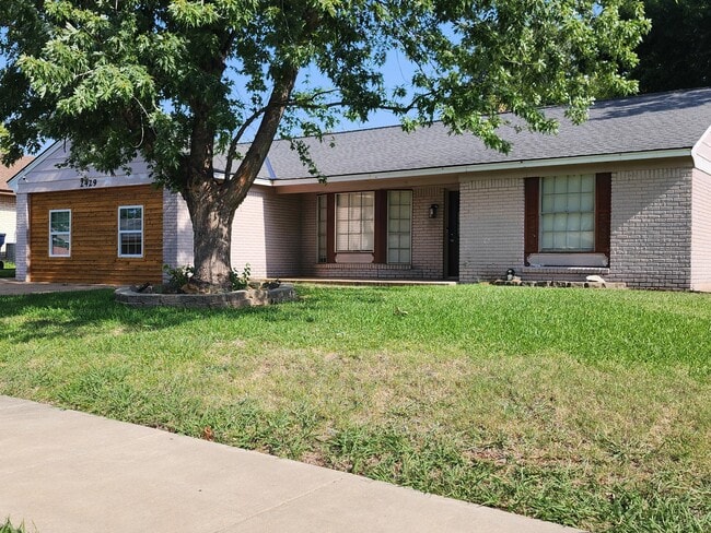 Photo - 2429 NW 110th St (Oklahoma City, OK) House