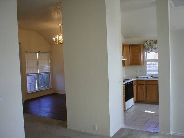 Building Photo - 2610 Wandering Oak Dr